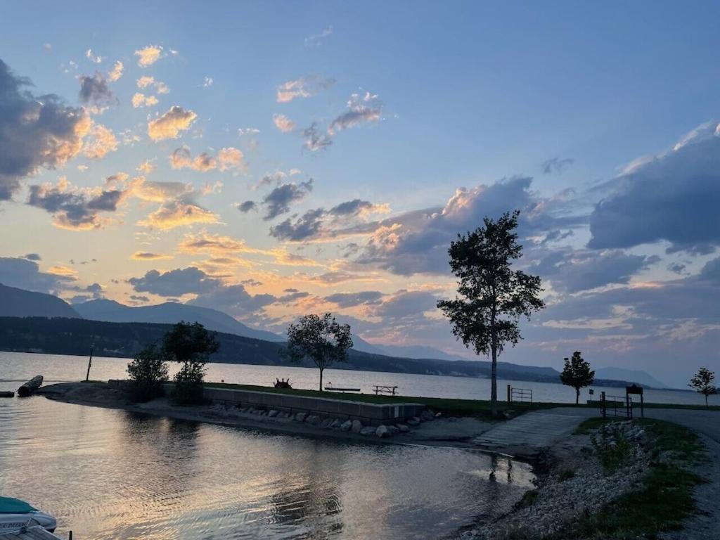 Akiskinook At Windermere Lake - Private Beach Access - New Pool And Hot Tub Now Open! Invermere Esterno foto