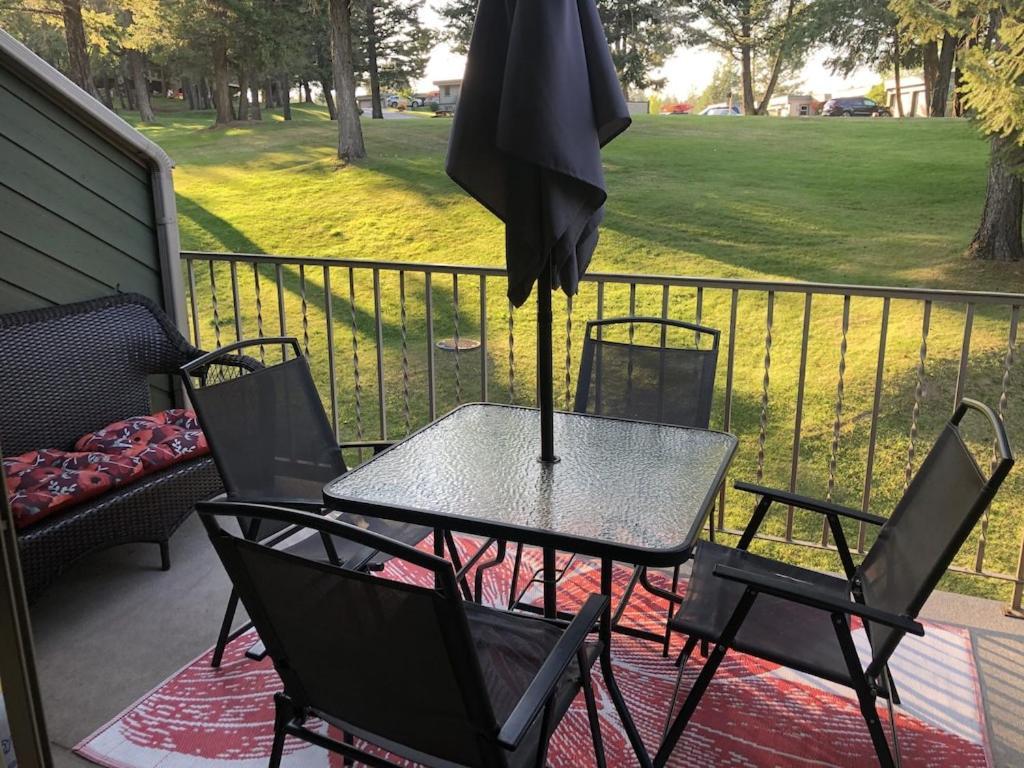 Akiskinook At Windermere Lake - Private Beach Access - New Pool And Hot Tub Now Open! Invermere Esterno foto