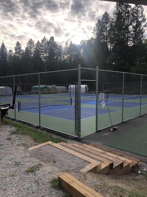 Akiskinook At Windermere Lake - Private Beach Access - New Pool And Hot Tub Now Open! Invermere Esterno foto