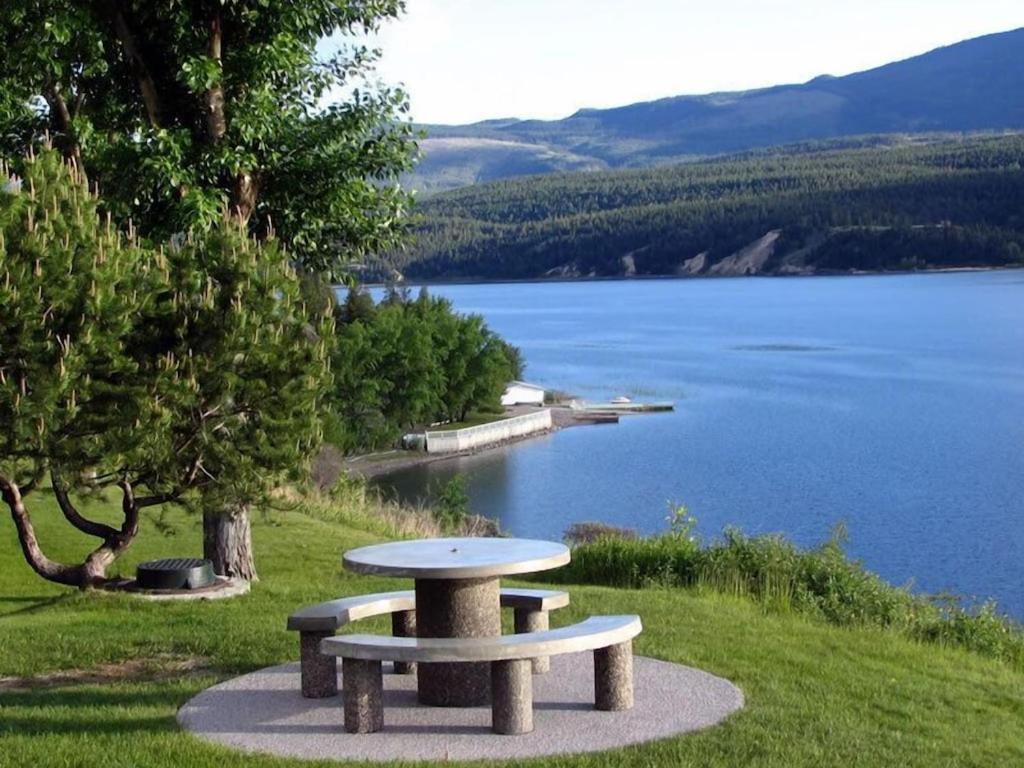 Akiskinook At Windermere Lake - Private Beach Access - New Pool And Hot Tub Now Open! Invermere Esterno foto